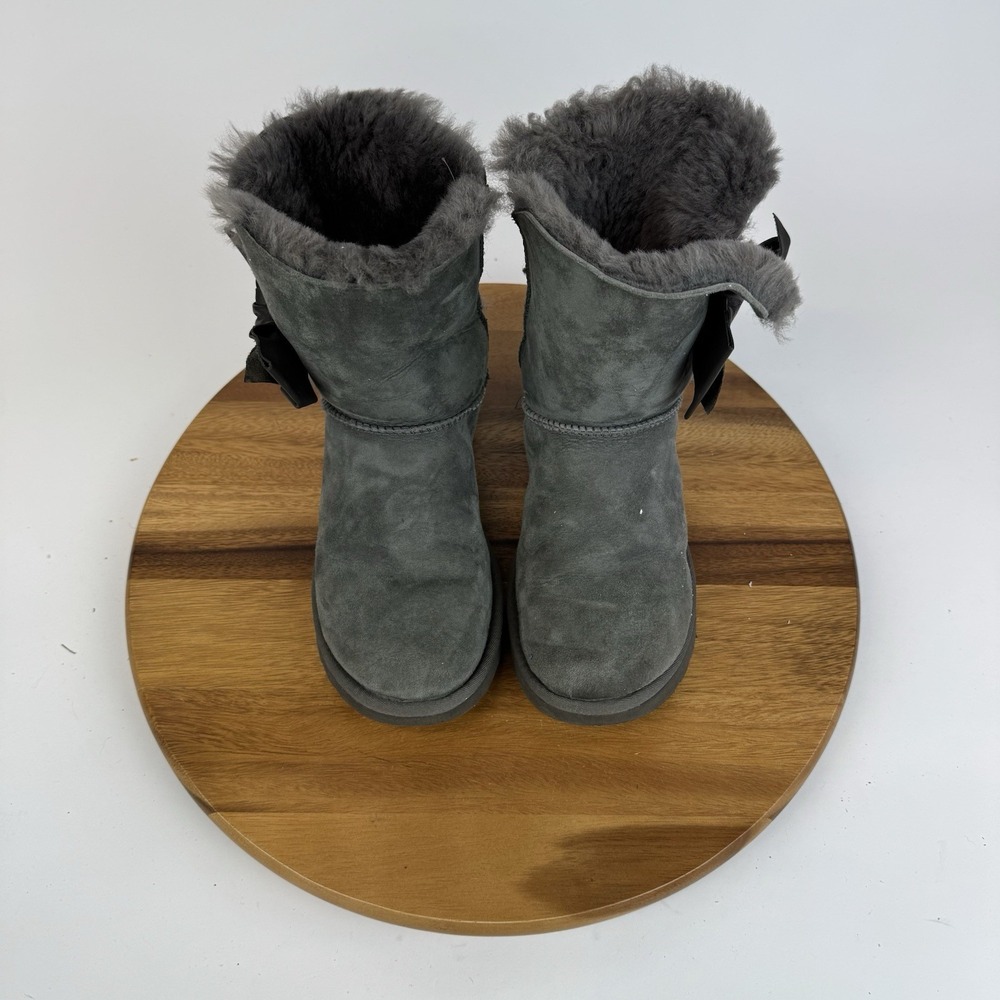 Womens Ugg Daelynn Gray Suede Pull On Mid Bow Accent Boots Booties Size 8 M GUC - Picture 6 of 8